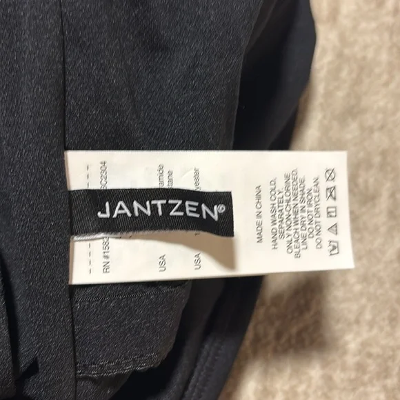 New 8 Black One shoulder Jantzen Solids one piece swim suit strap attached - Picture 5 of 7